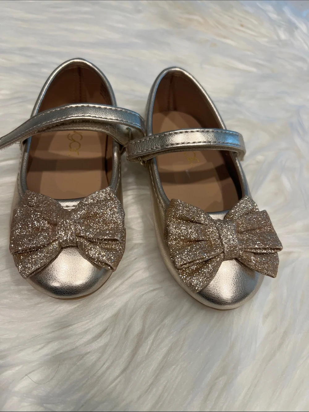 NWOT Girls Metallic Gold Mary Jane Shoes with Glitter Bow size 7M